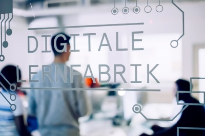 Die Modell-Anlagen der „Digitalen Lernfabriken“ in München und Nürnberg simulieren unter realen Bedingungen moderne Produktionsprozesse.